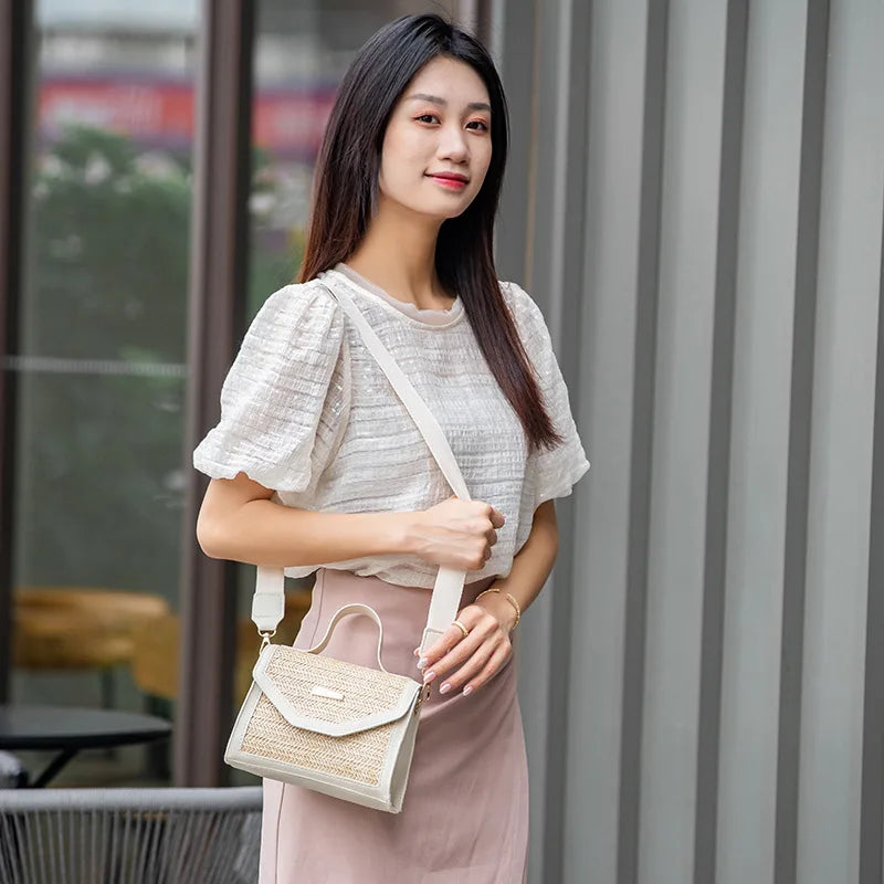Straw Woven Handbag, Trendy and Fashionable,