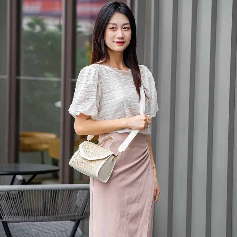 Straw Woven Handbag, Trendy and Fashionable,