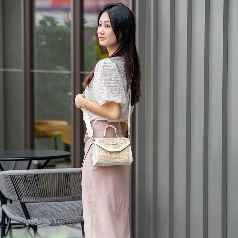 Straw Woven Handbag, Trendy and Fashionable,